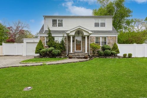 65 Wilson Ave, Westbury, NY 11590-2114