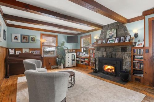 46 Longwood Rd, Mahopac, NY 10541-3029