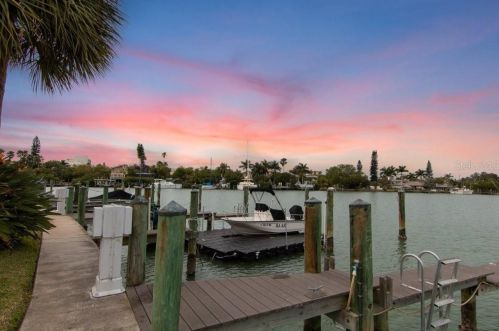 12134 Capri Cir, Saint Petersburg, FL 33706-4907