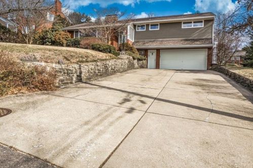 111 Hawthorne Dr, Pittsburgh, PA 15235-5204