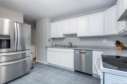 16 Ridgewood Rd, Ridgefield, CT 06877-5220