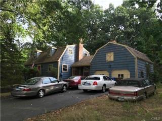 8 Marie Alicia Dr, Huntington, CT 06484-2442