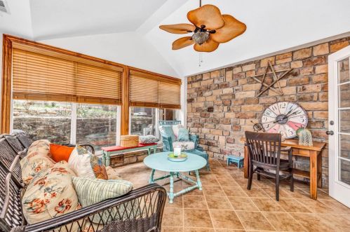 403 3 St, Aurora IN 47001-1311 exterior