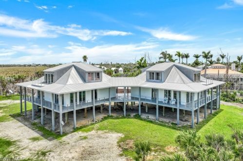 4150 Dingman Dr, Sanibel FL 33957-5107 exterior