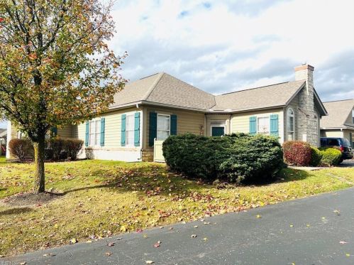 108 Stonegate Dr, Pataskala, OH 43062-8089