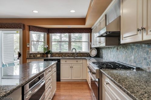 38 Edgewood Rd, Bedminster, NJ 07921-1621