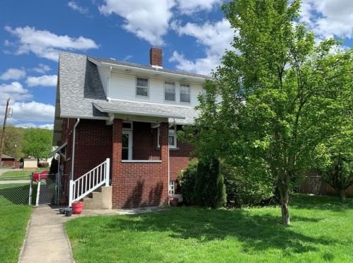 1006 Race St, South Connellsville, PA 15425-4515