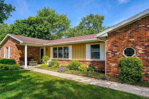 2634 Bryan Cir, Darbydale, OH 43123-3527