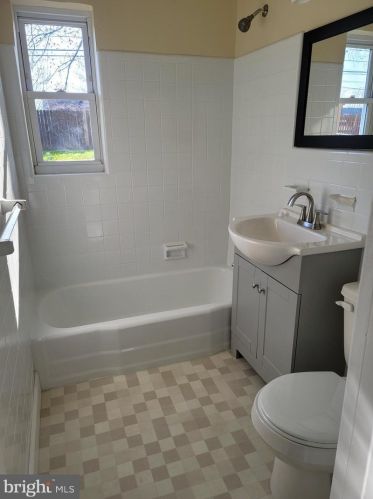 52 Memorial Dr, New Castle DE  19720-1334 exterior