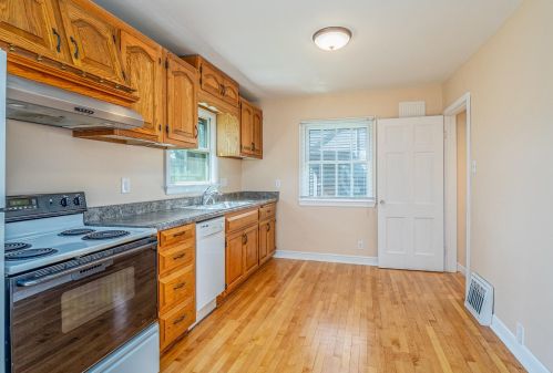 130 East Ave, West Bend, WI 53095-3404