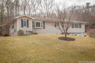 82 Parkcrest Dr, Rosendale, NY 12472-9714