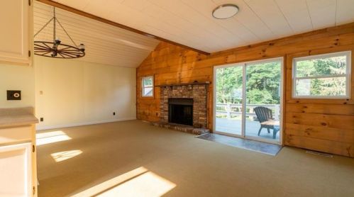 731 Hillville Rd, Karns City, PA 16041-3303