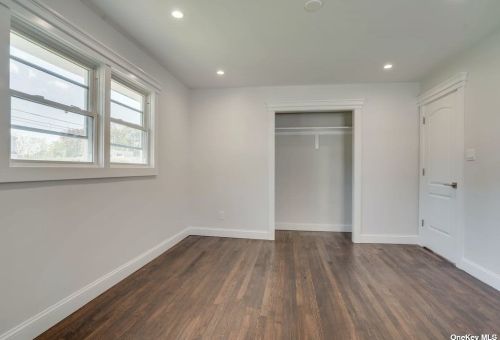 50 Arbour St, West Islip NY  11795-1015 exterior