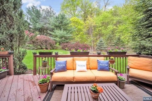 27 Skytop Rdg, Oakland NJ  07436-2355 exterior