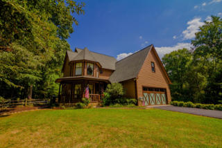 100 Willowood Dr, Vinton, VA 24179-4434