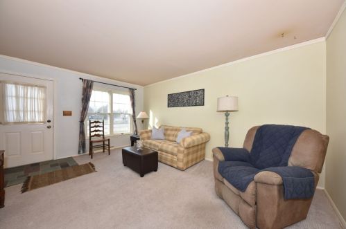 9510 Green Bay Rd, Milwaukee, WI 53209-1009