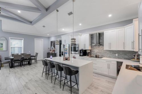2777 2nd Ave, Naples, FL 34117-3733