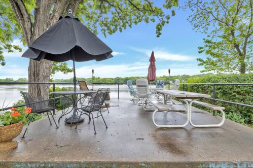 5410 Peninsula Rd, Waterford, WI 53185-2960