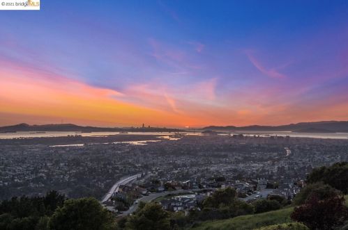 13349 Campus Dr, Oakland CA  94619-3709 exterior