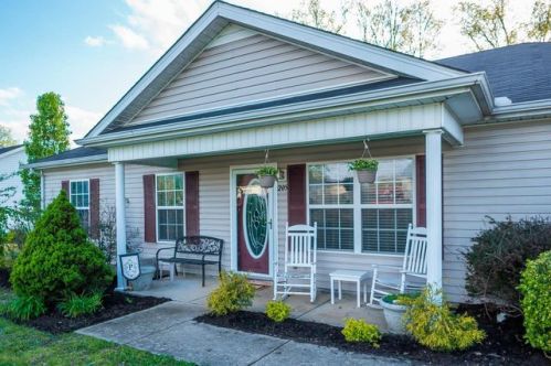 205 Saddlewood Dr, Shelbyville, TN 37160-2071