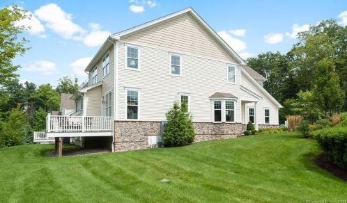 7 Ridgewood Dr, Waterbury, CT 06762