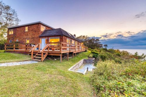 2430 Dignans Rd, Nassau Point, NY 11935-1837