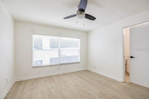 87 16th St, Saint Petersburg FL  33705-1600 exterior