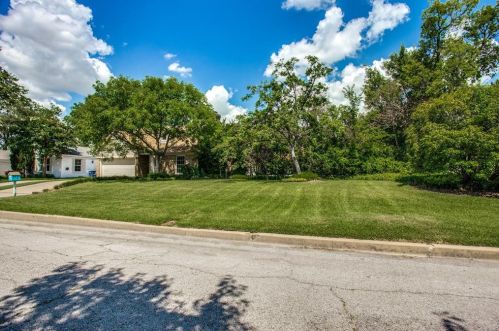 2937 5th Ave, Fort Worth, TX 76110-3428