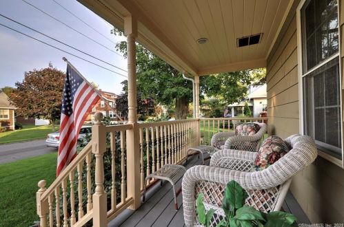 286 1st Ave, Milford CT  06460-5209 exterior