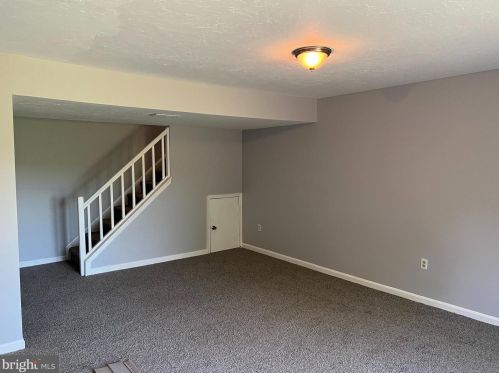 6226 Spg Knl Dr, Harrisburg PA 17111-6864 exterior