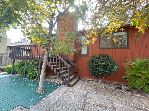 565 Penstock Dr, Grass Valley, CA 95945-7049