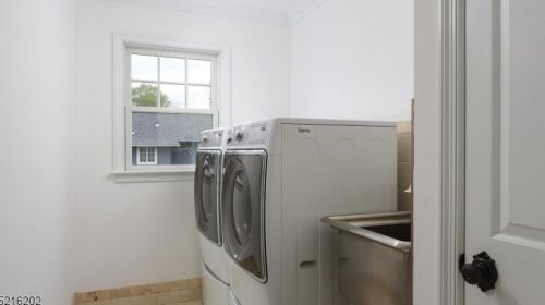 211 Seneca Pl, Westfield NJ  07090-4335 exterior