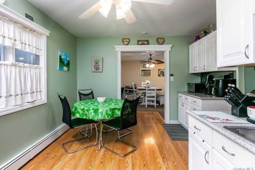 231 44 St, North Lindenhurst NY 11757-2307 exterior