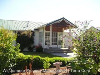 17969 Dike Rd, Mount Vernon, WA 98273-9589