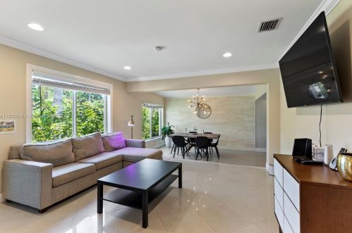 1124 13 Ter, Hollywood FL 33019-3115 exterior