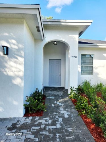 728 7th St, Dania Beach, FL 33004-2309