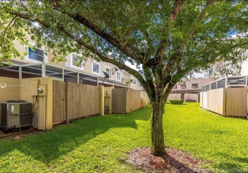 1350 123rd Ave, Hollywood FL 33026-4300 exterior