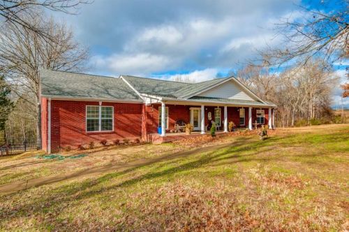 2152 Rieves Bend Rd, Columbia, TN 38401-7441
