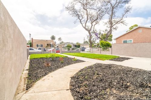 5477 Myrtle Ave, Long Beach CA 90807-2440 exterior