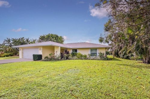 4466 Lakewood Blvd, Naples, FL 34112-6124