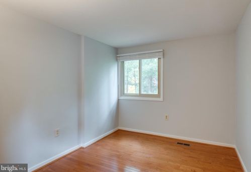 2308 Whitetail Ct, Herndon VA  20191-3018 exterior