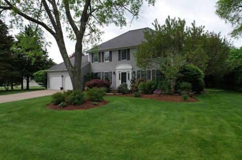 58 Olde Mill Ln, North Kingstown, RI 02852-1752