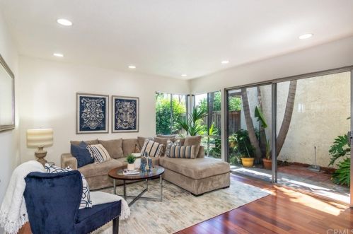 406 Massachusetts Ln, Placentia CA  92870-5017 exterior