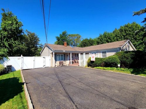 462 Washington Ave, Canaan Lake, NY 11772-1807