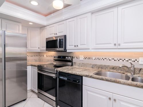 961 Swallow Ave, Marco Island, FL 34145-7215
