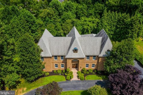 17 Westwind Dr, Lemoyne PA  17043-1233 exterior