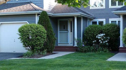 280 Castlewood Dr, Bloomfield, CT 06002-1370