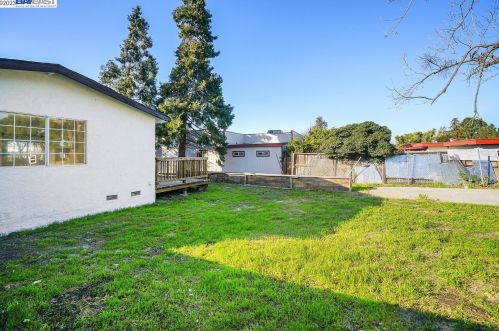 2954 Clearland Cir, West Pittsburg CA  94565-3243 exterior