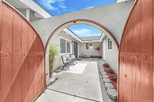 15442 Columbia Ln, Huntington Beach, CA 92647-2548