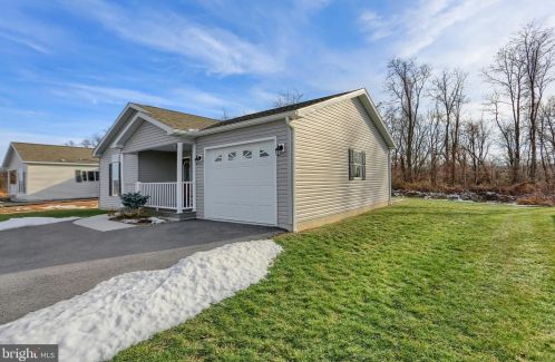 5 Laurie Dr, Lees Cross Roads PA  17257-8150 exterior
